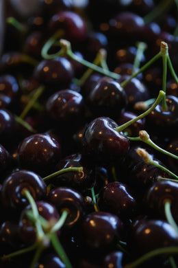 Fresh Central Otago cherries on the tree – Perriam Orchard pre-order 2 kg box.